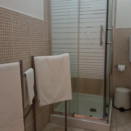 Fontanarossa Airport -private Parking- 住宿加早餐酒店 4*