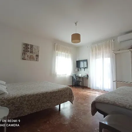 Fontanarossa Airport -private Parking- 住宿加早餐酒店