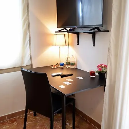 Fontanarossa Airport -private Parking- 住宿加早餐酒店 4*