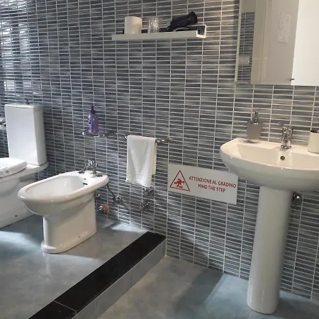 Fontanarossa Airport -private Parking- 住宿加早餐酒店 4*