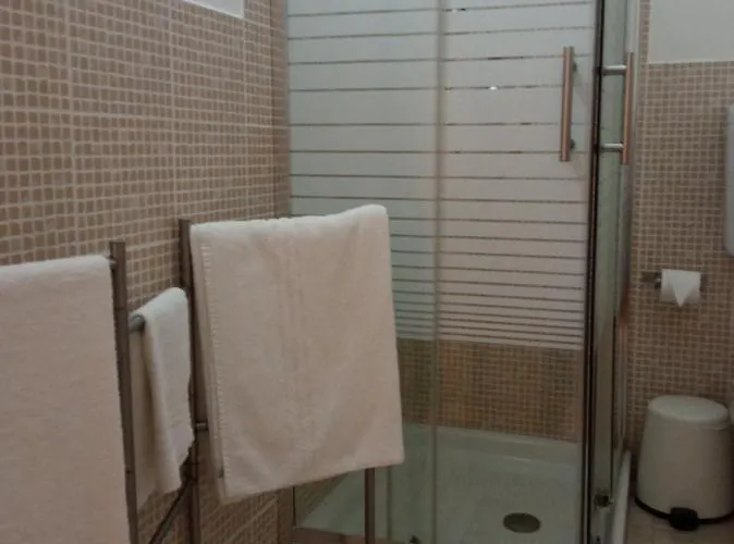 Fontanarossa Airport -private Parking- 住宿加早餐酒店 3*