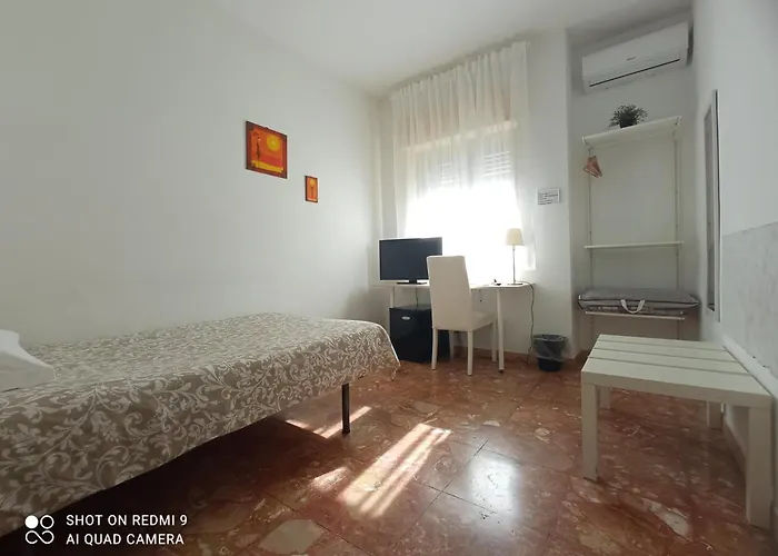 Fontanarossa Airport -private Parking- 住宿加早餐酒店 3*