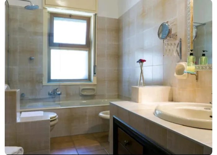 Fontanarossa Airport -private Parking- 3*