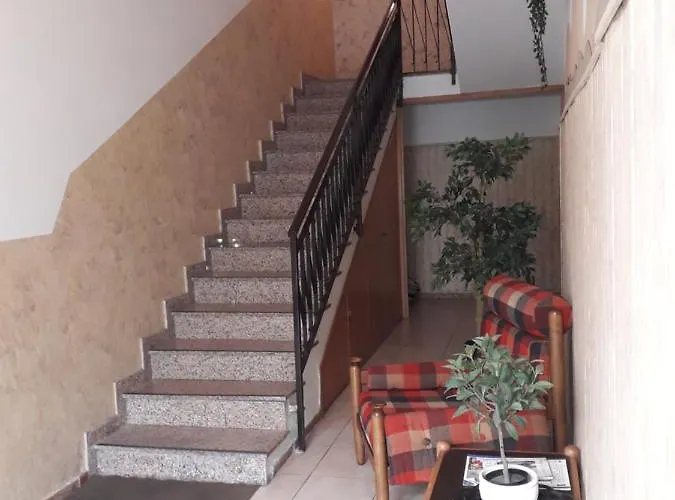 Fontanarossa Airport -private Parking- 住宿加早餐酒店